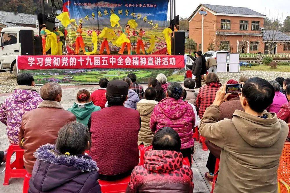 十四五农村贫困人口脱贫_脱贫攻坚图片