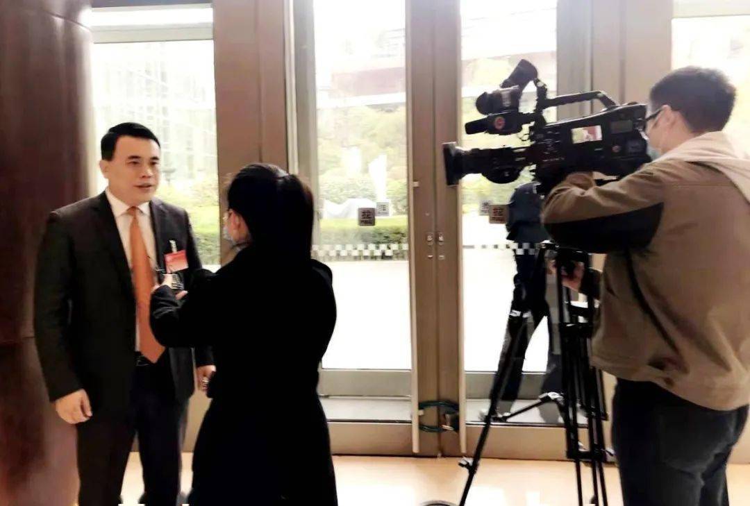 GDP秸秆_秸秆控股集团董事长彭飞参加2020中国经济社会论坛并发言