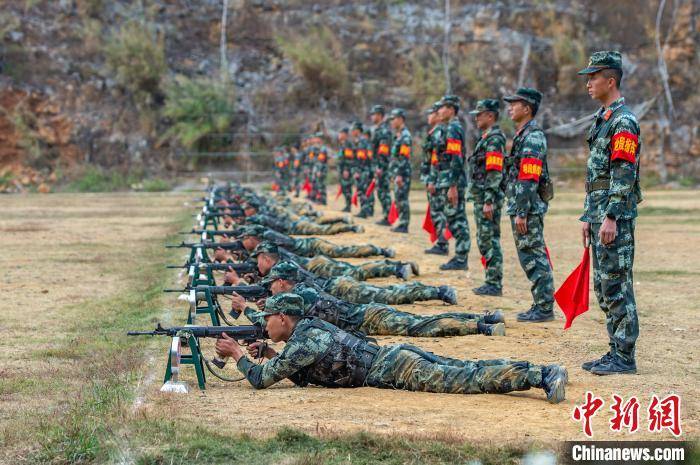 枪声阵阵 直击新兵首次实弹射击考核现场