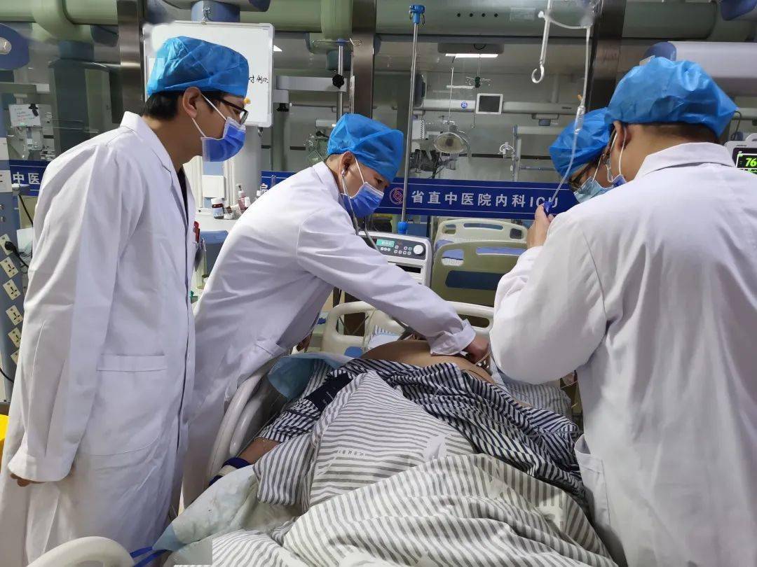 被马蜂蜇伤后抢救18天,医生说:不容小觑!