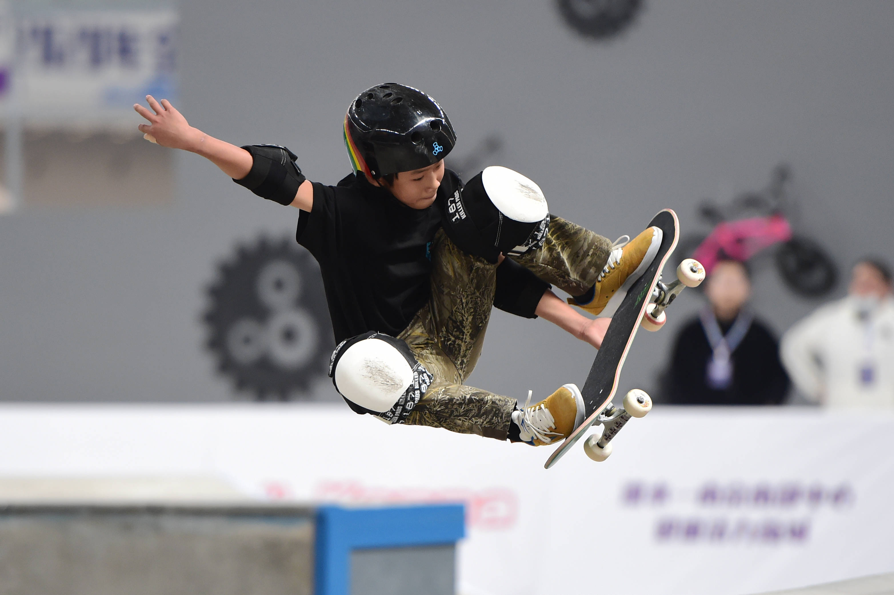 当日"澎湃杯"2020年全国滑板锦标赛男子碗池决赛在江苏省南京市展开
