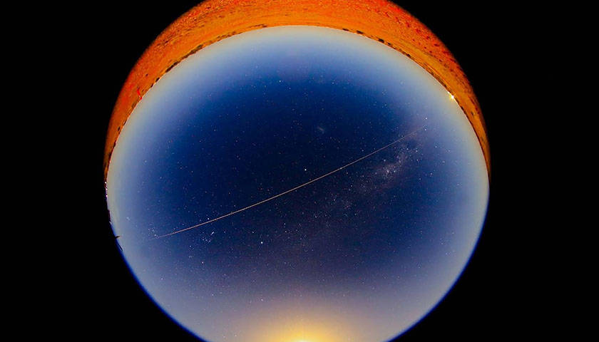 地球|日本小行星探测器隼鸟2号回收舱返回地球