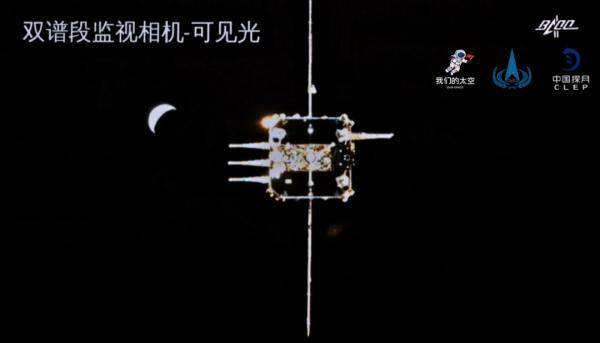 来源|月亮之上，成功一吻！