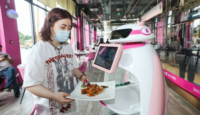 智能化|独家调查｜餐饮机器人销量过万，海底捞只给打40分