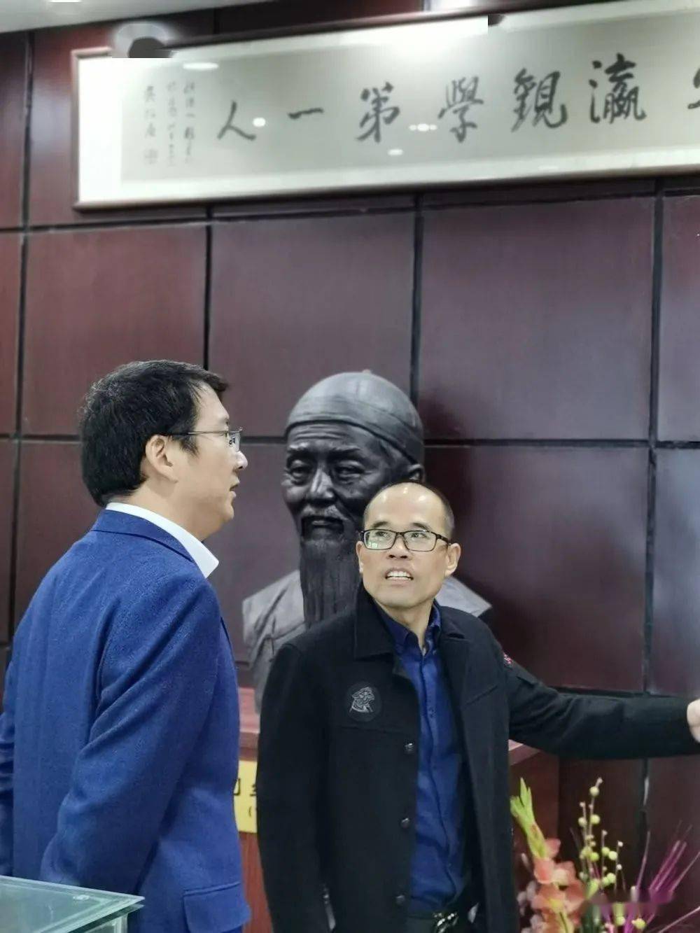 何新军副市长视察龙港六中