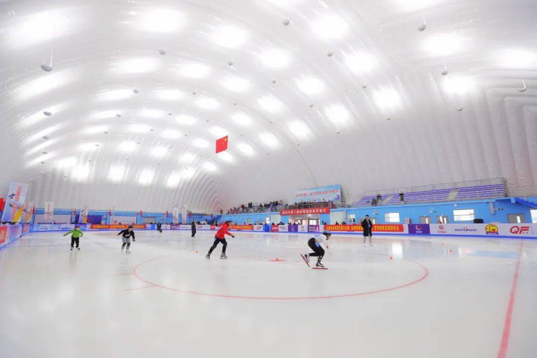 廊坊市速度滑冰比赛举行 近200名选手"疾速"过招