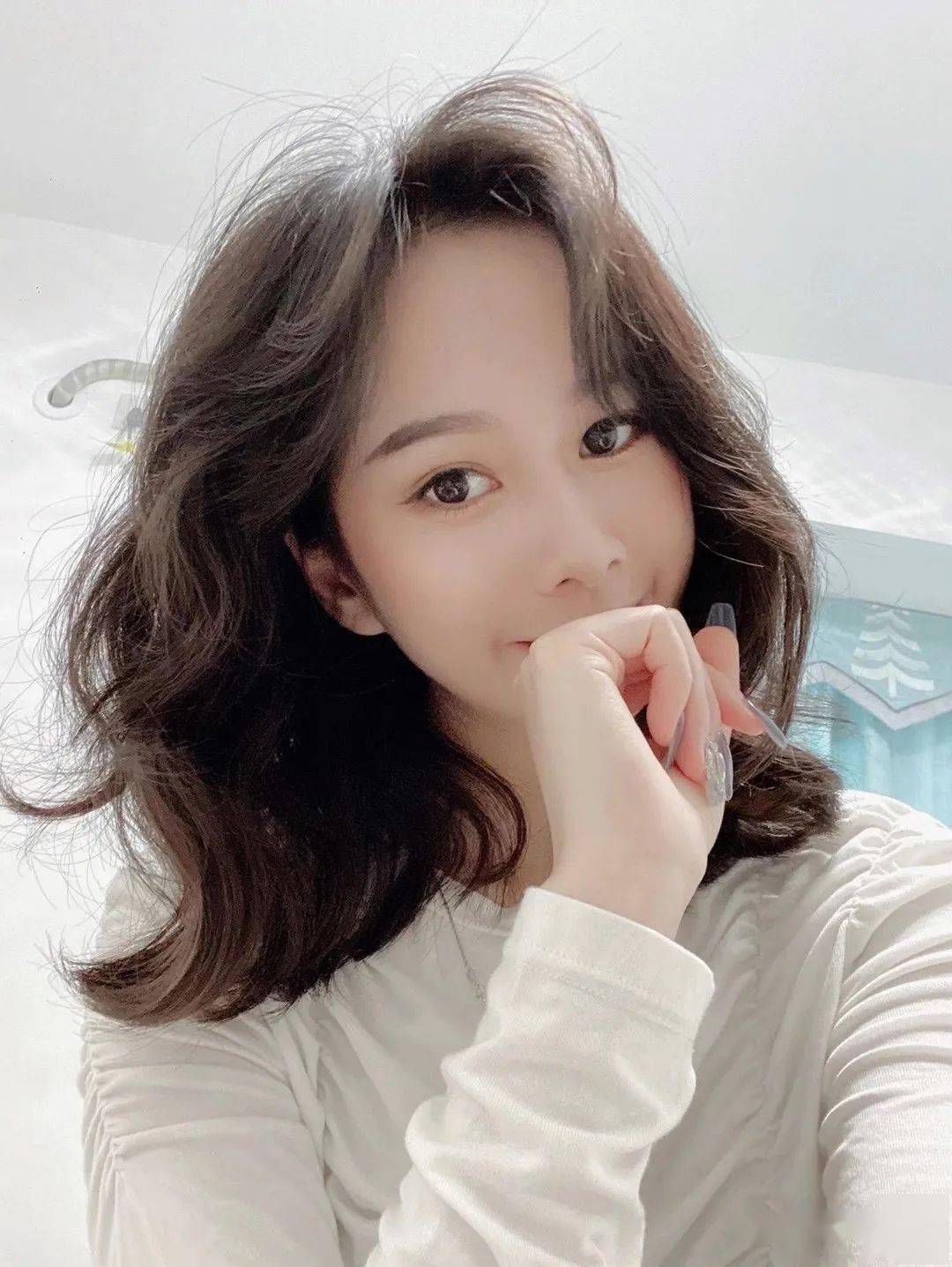 齐肩的长度非常的好打理,发丝的纹理也非常清晰好看超级流行的"锁骨