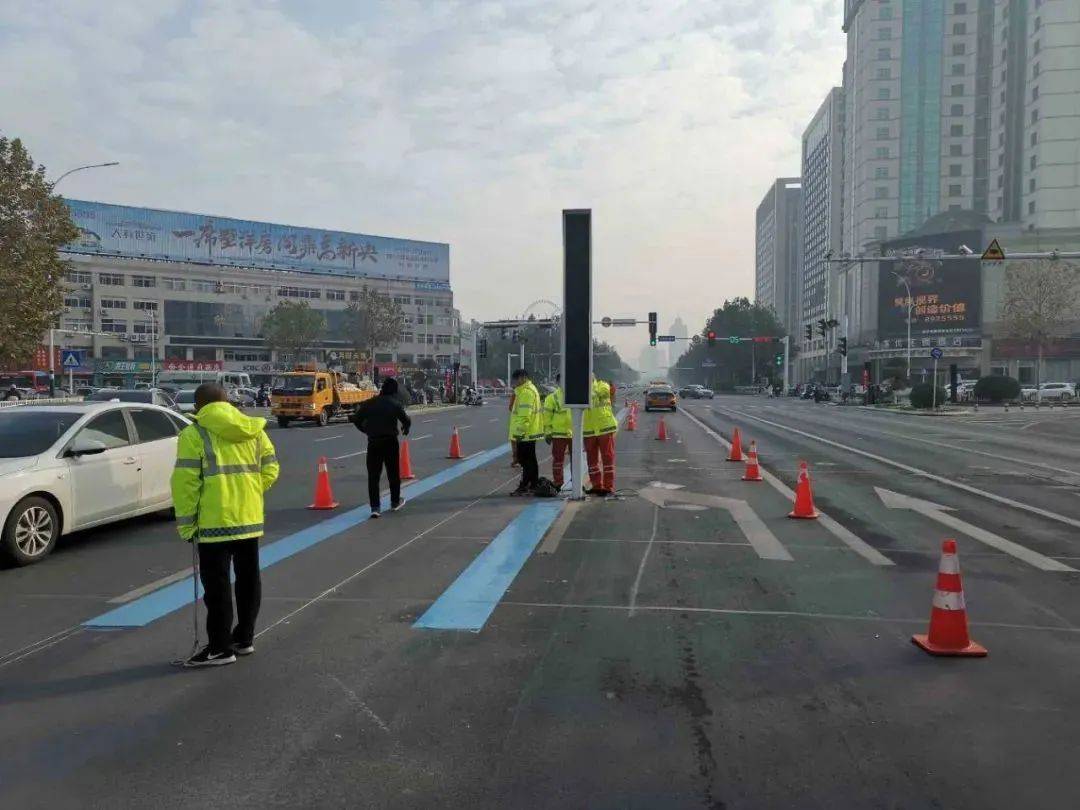 福寿东街北海路路口出现了 潍坊第一条"  逆向可变车道"后  第二条"