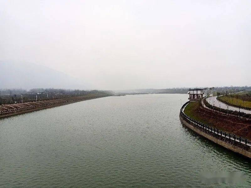 风雨中看鄠邑区的网红桥天桥湖风雨廊桥