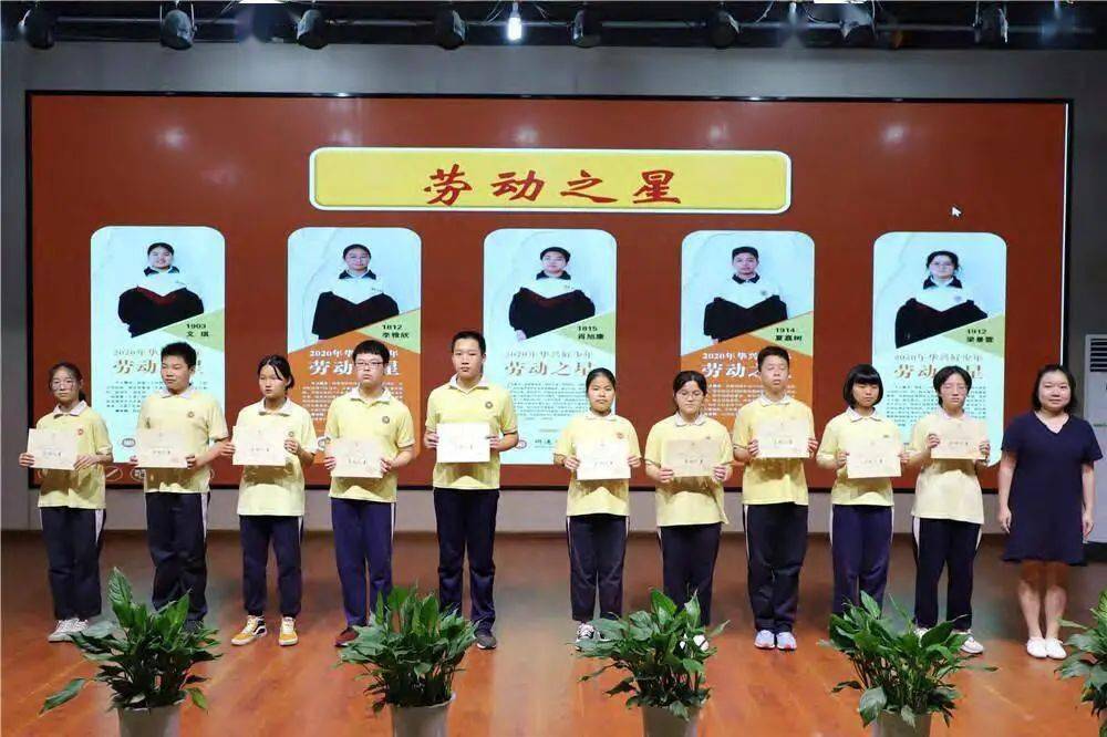 让我们一起认识一下长沙市"最美中学生(标兵"赵昕怡_同学
