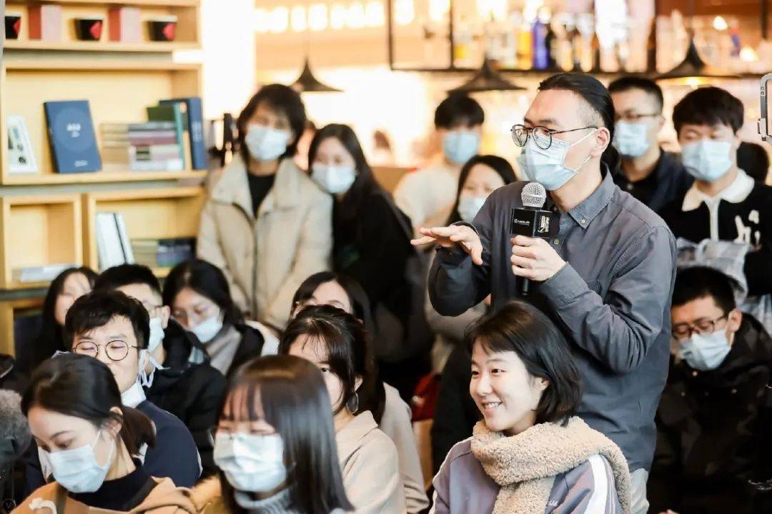 单读|我们始终觉得一本书的基本要义在于文字