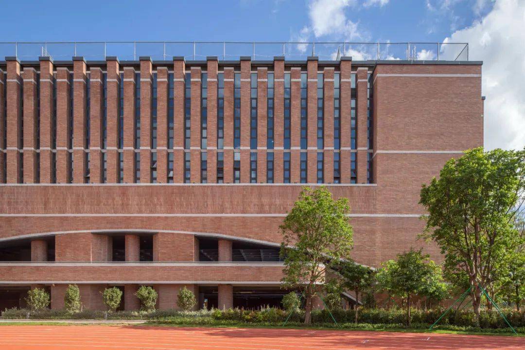 在有限场地上无限放大自然深圳中学泥岗校区哈尔滨工业大学建筑设计