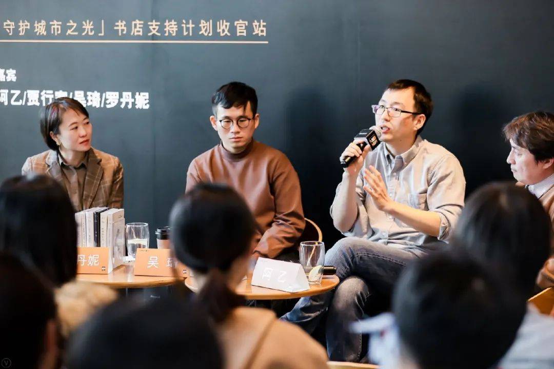 单读|我们始终觉得一本书的基本要义在于文字