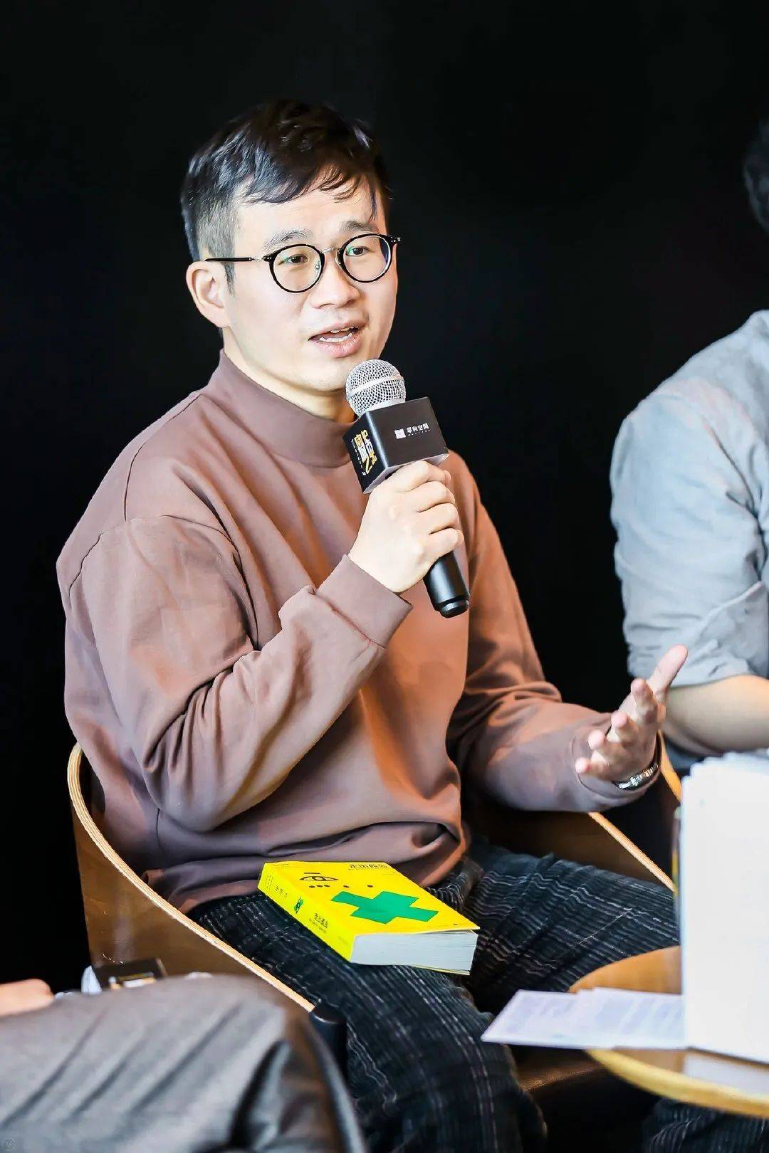 单读|我们始终觉得一本书的基本要义在于文字