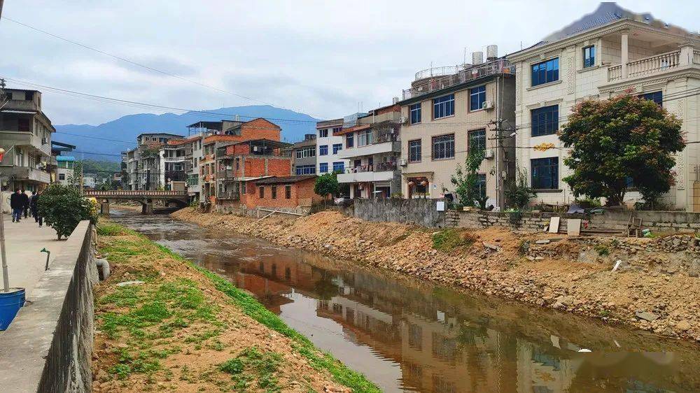 今日,县领导赴荆溪调研小流域整治工作