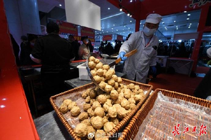 真香，武汉食博会 吸引众多市民来淘货