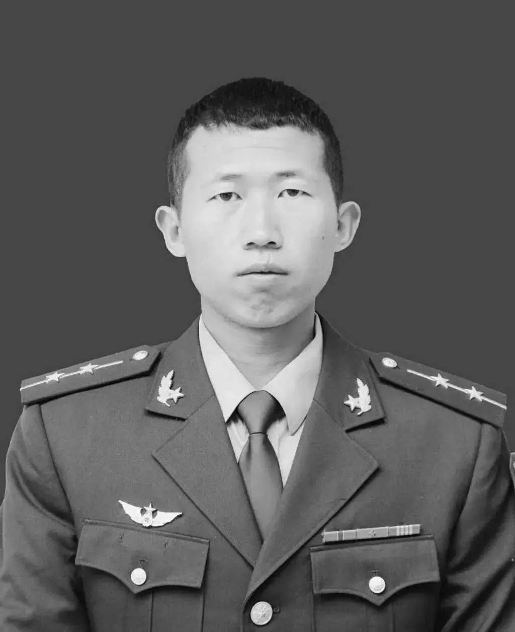 记者从榆阳区退役军人事务局获悉,为保护国家财产牺牲的边防军人苏万