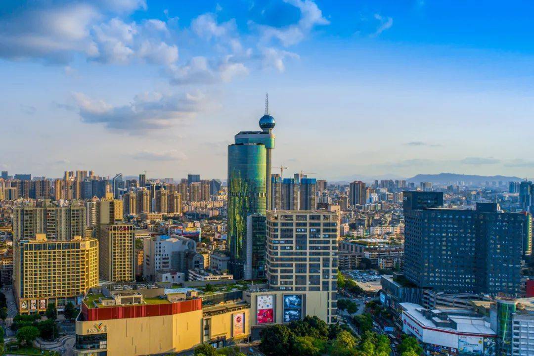 祖庙商圈是老城核心所在,辐射的消费人群高达100多万人,拥有多个高端