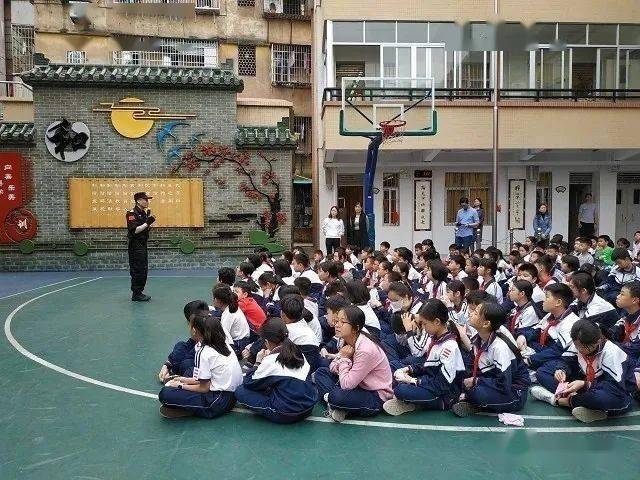 同福西路小学2,海珠镇泰实验小学在南华东路,另外一个门是向着滨江,这