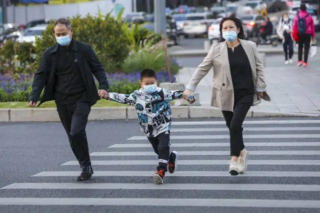 秋衣秋裤品牌排行榜_伊万卡厉害,“秋衣秋裤”也穿得如此优雅大气,曲线身材真惊艳(2)