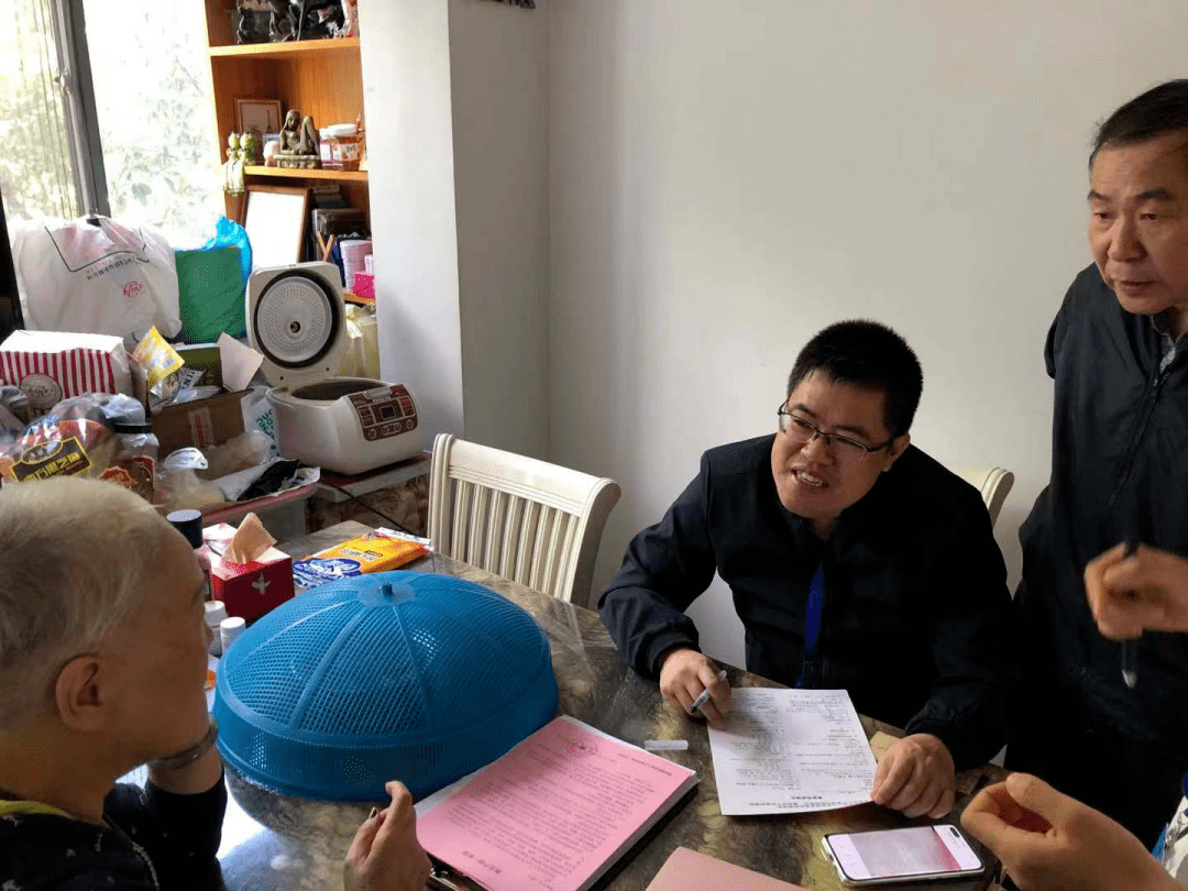 点赞人口普查员_人口普查员证件图片