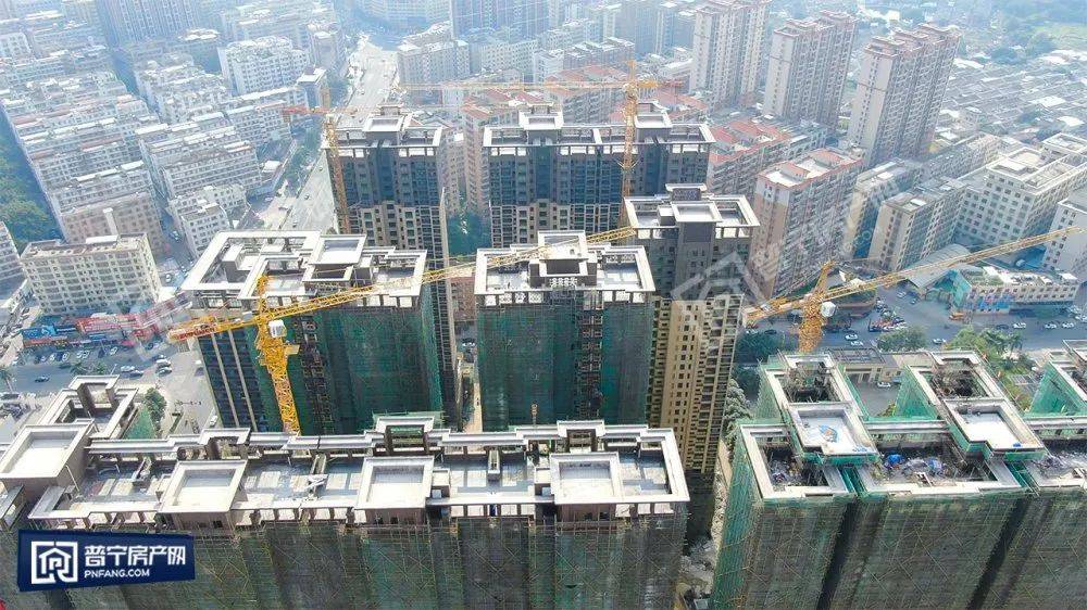 小房君就带大家一起去看看项目命名为"翔栩·嘉应华府"环境较好的高