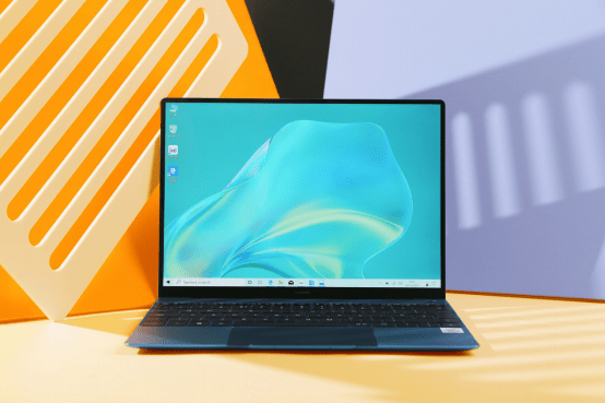 手机|圣诞送礼攻略：华为MateBook X 一份时髦又有温度的圣诞礼物