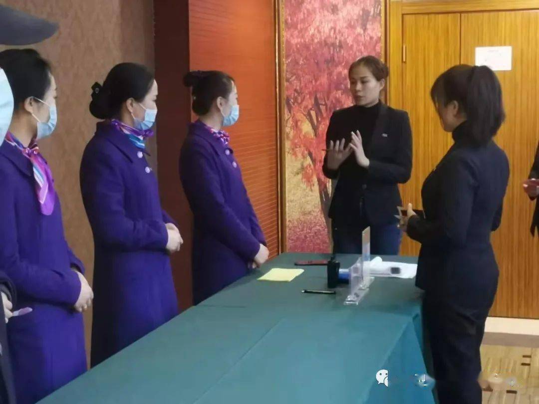 中卫优派莱斯酒店:岗位场景模拟实操 ,强化规范服务过程 .