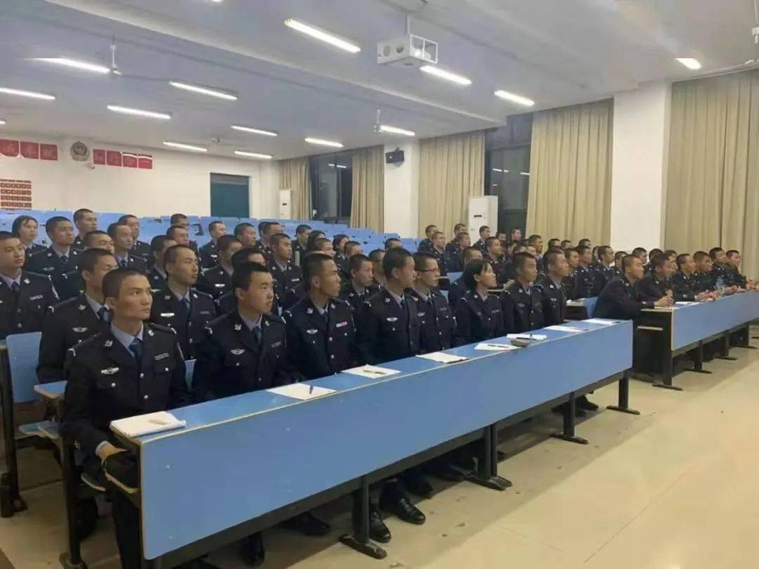不穿警服的警校生是什么样子?