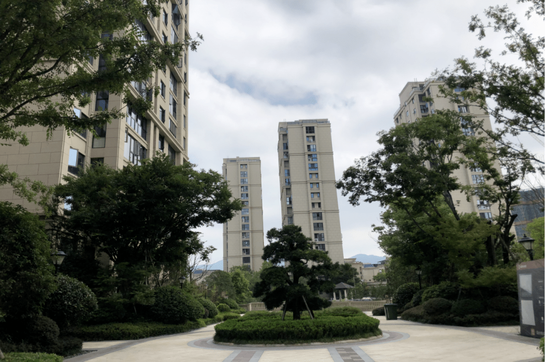 香缇原墅 富邦豪庭小区 别名滨江壹号, 是由8栋高层围合式住宅组成的