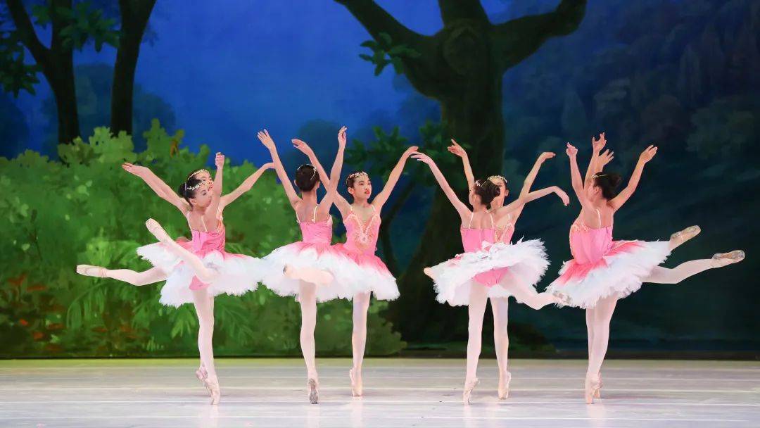 广州大剧院少儿芭蕾舞团五周年舞剧《灰姑娘》