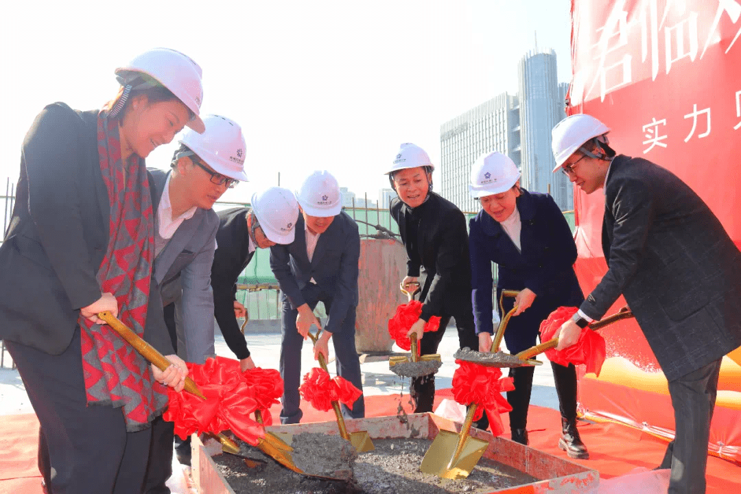 君临双语小学封顶大吉,四期新品认筹火热进行中!