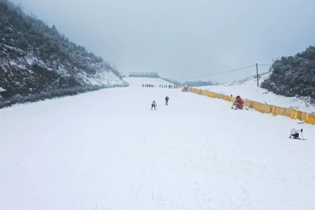 20分钟直达武义千丈岩滑雪场,走~玩雪去!