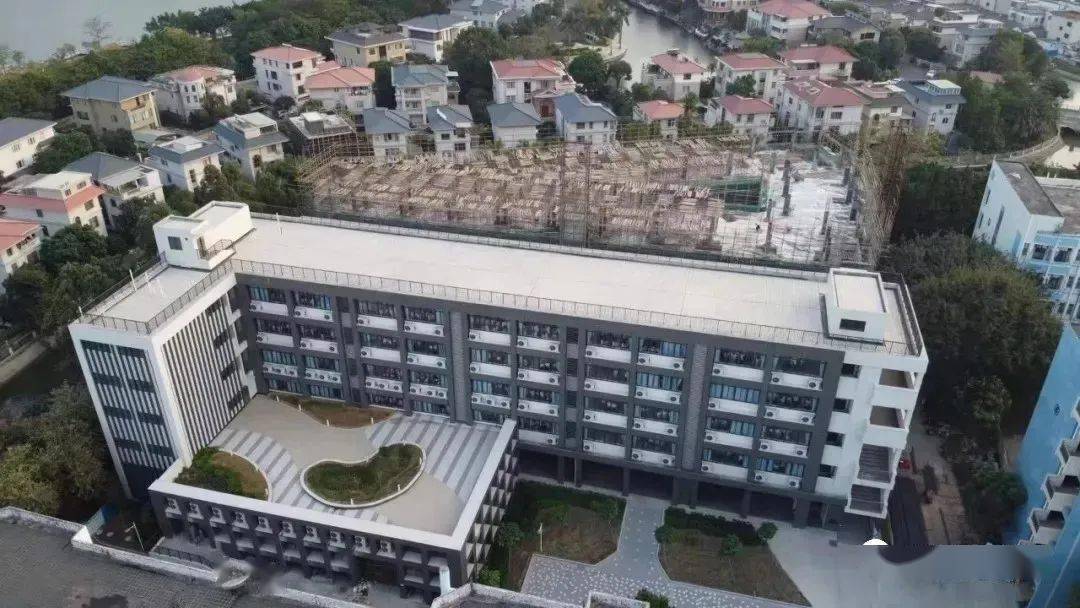 校长熊文华对学校教学楼,生活综合楼扩建工程建设团队—佛山市顺德