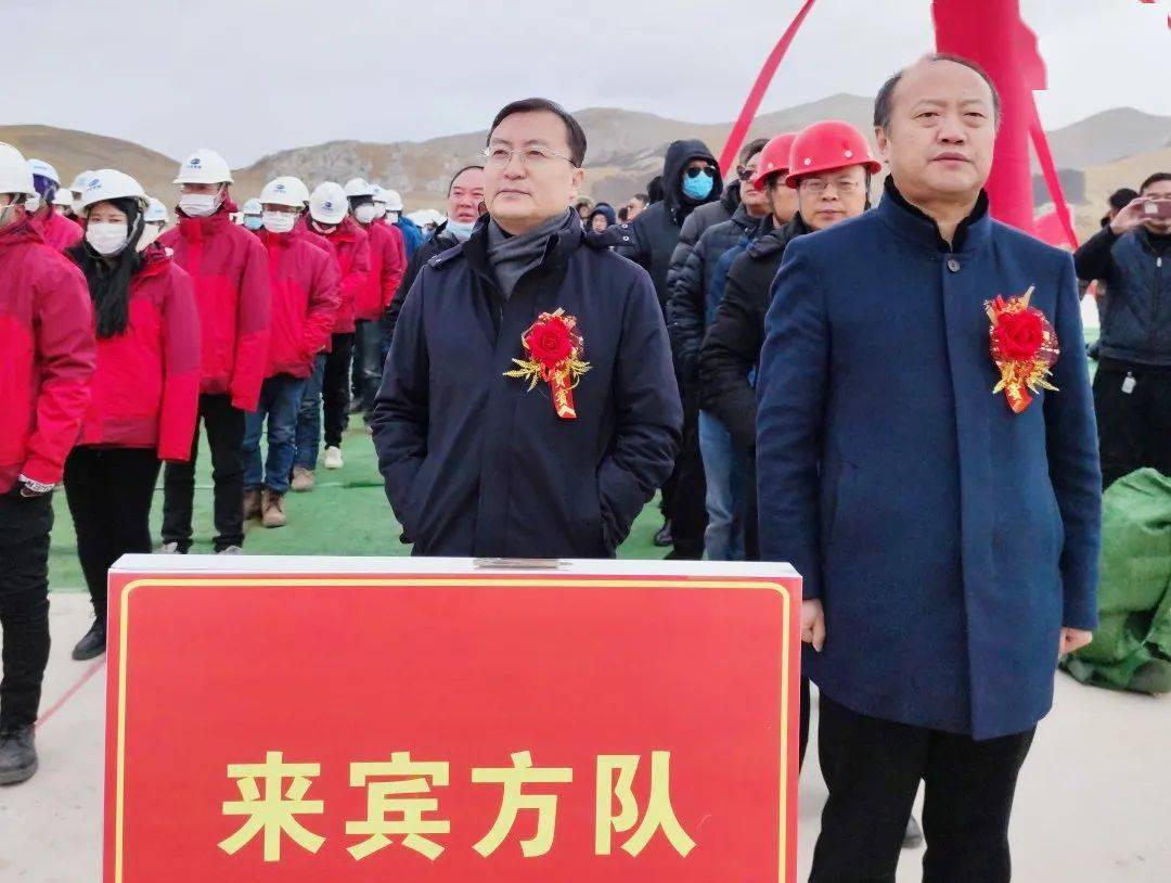 作为施工总承包方代表,中国二十二冶集团总经理,党委副书记朱晓飞受邀