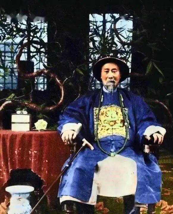 另外李鸿章还有一位侧室莫氏和一名侍妾冬梅.