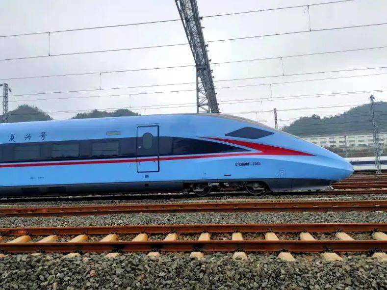 复兴号列车,即"中国标准"动车组,其家族涵盖时速350公里(cr400af,cr