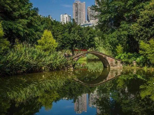 位于重庆市大渡口区的"中华美德公园,这可以说是我们国家第一座以"