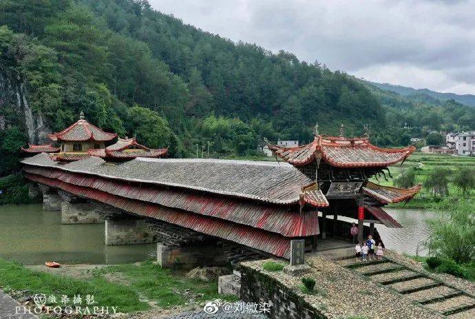 云龙桥位于龙岩连城罗坊乡下罗村口,建于明崇祯七年(1634年,清乾隆三