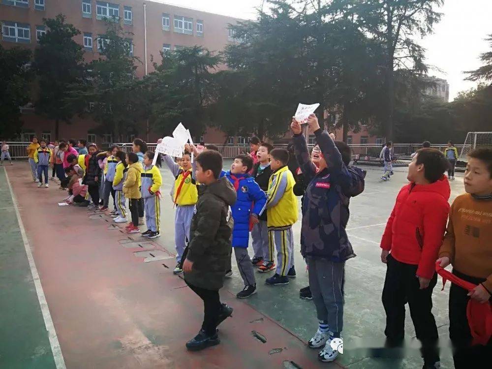 学校特色运动:“校长杯”校园足球联赛圆满举行:xingkong体育官网登录(图7)
学校特色运动:“校长杯”校园足球联赛圆满举行:xingkong体育官网登录(图7)