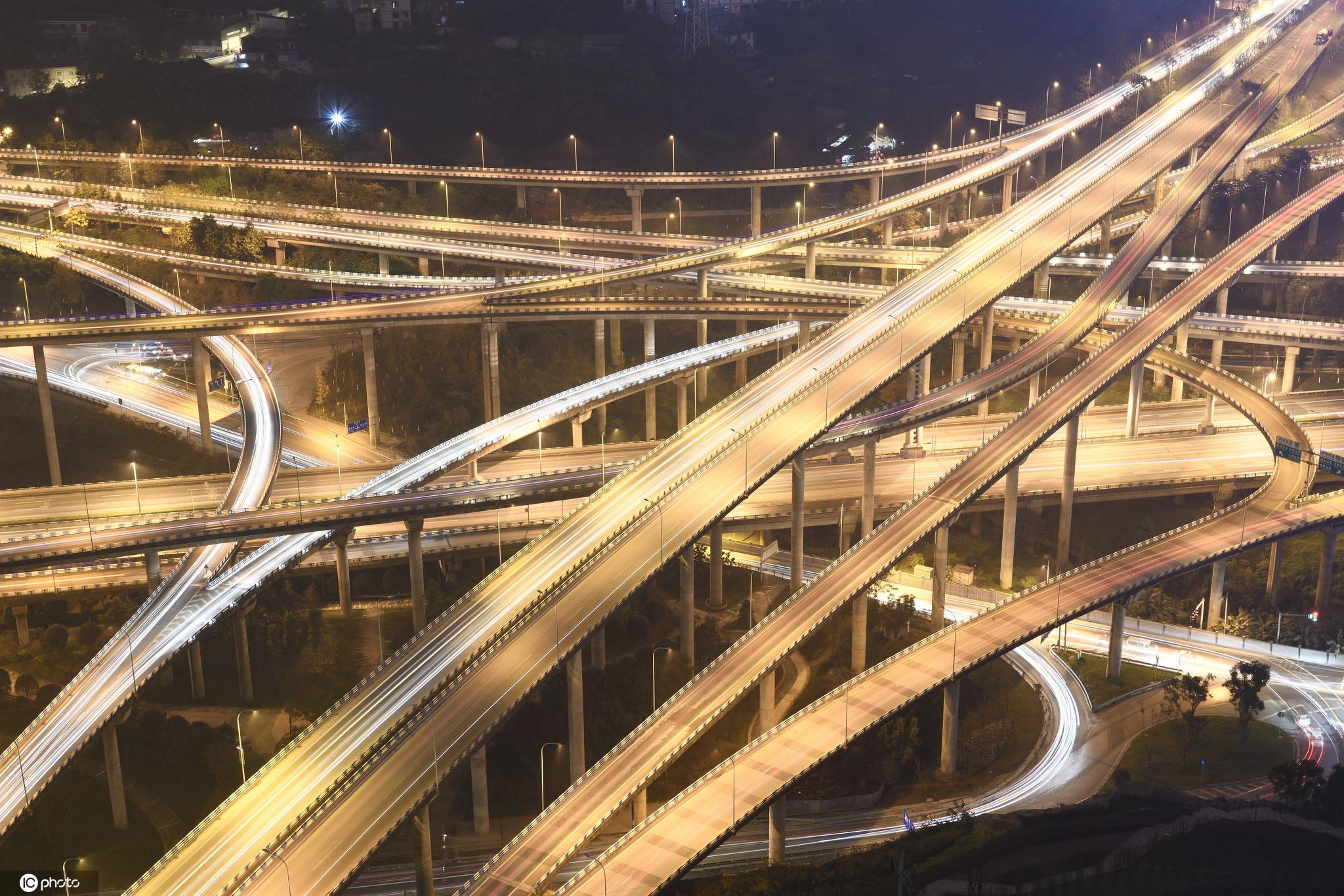 重庆黄桷湾公园建成 可打卡重庆最复杂立交桥