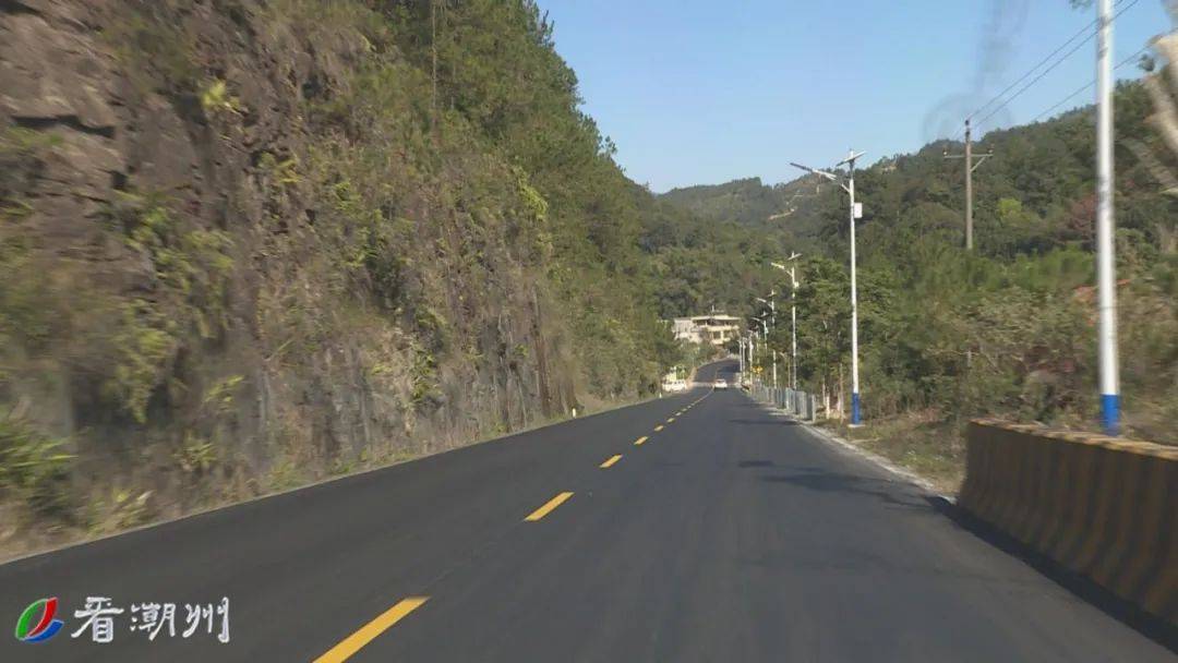 省道231凤凰至文祠段路面完成沥青铺设