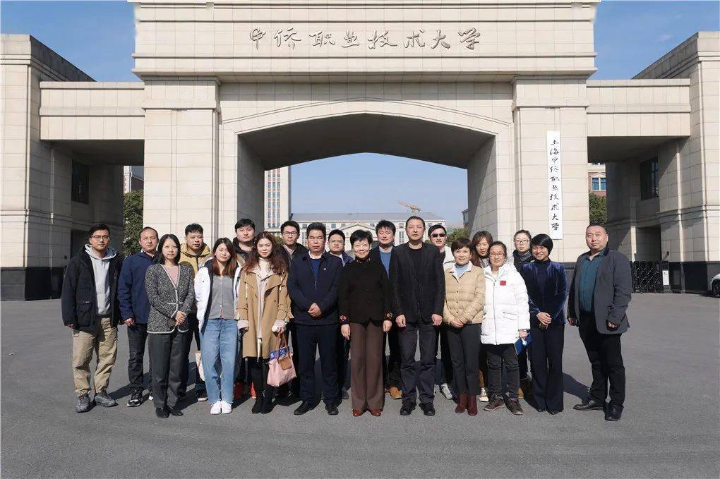 中侨集团董事长_董事长办公室图片(2)