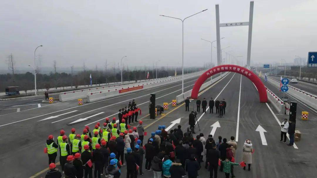 河南省平顶山市"鹰城大桥"建成通车!