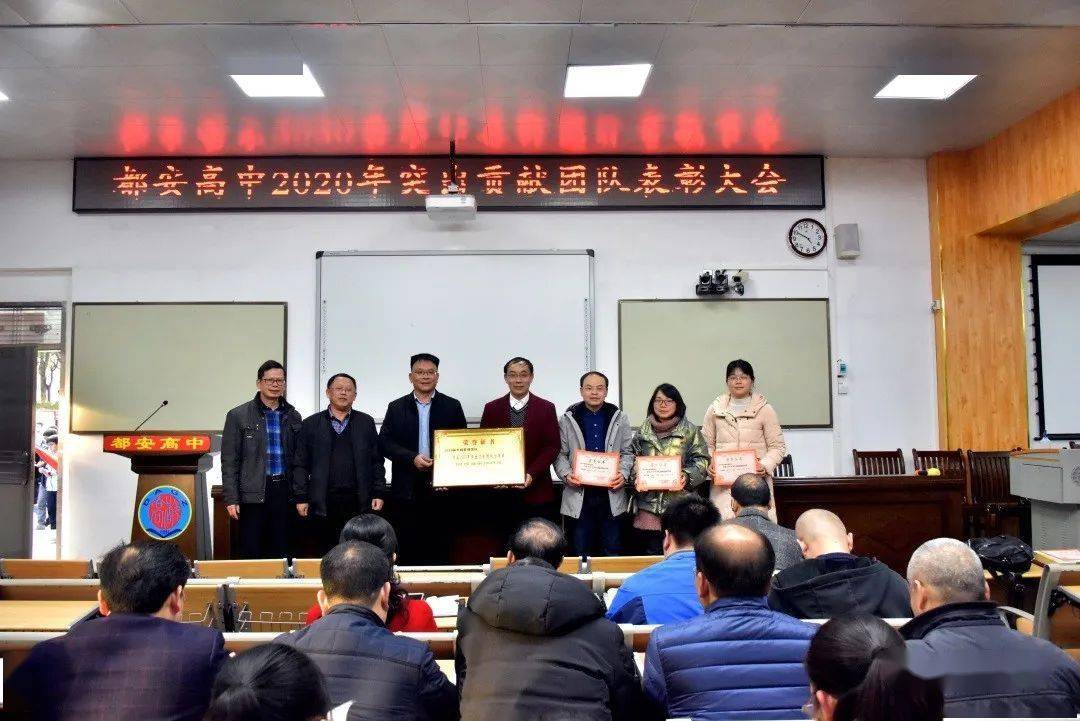 蓝志标校长,韦斌益副校长,苏瑞超副校长以及全