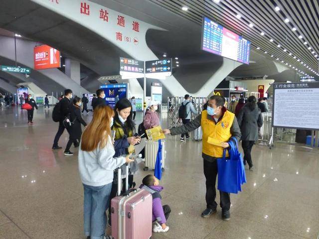 番禺|石壁街禁毒宣传走进广州南站,为旅客护航
