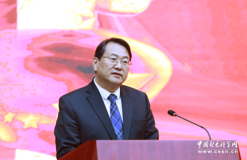 中国社会科学院人事教育局副局长崔建民主持会议.
