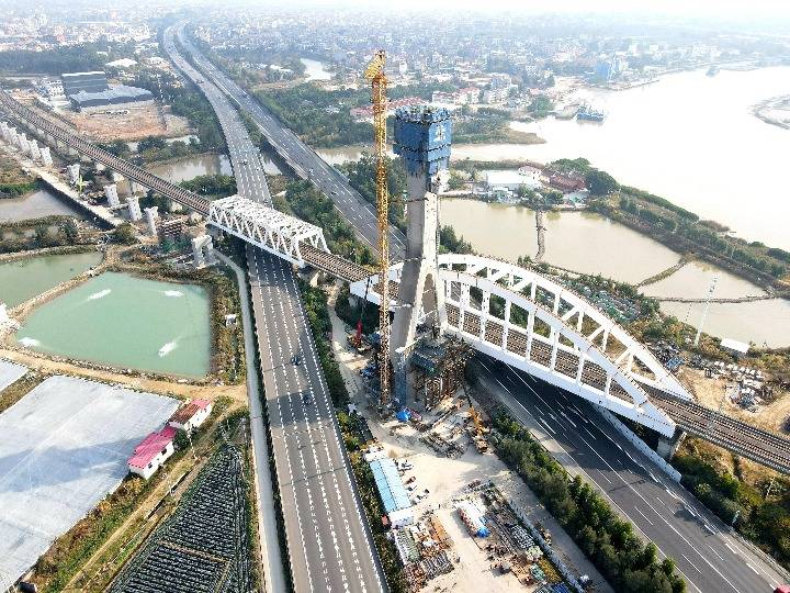 新建福厦高铁木兰溪特大桥主塔塔柱浇筑完成