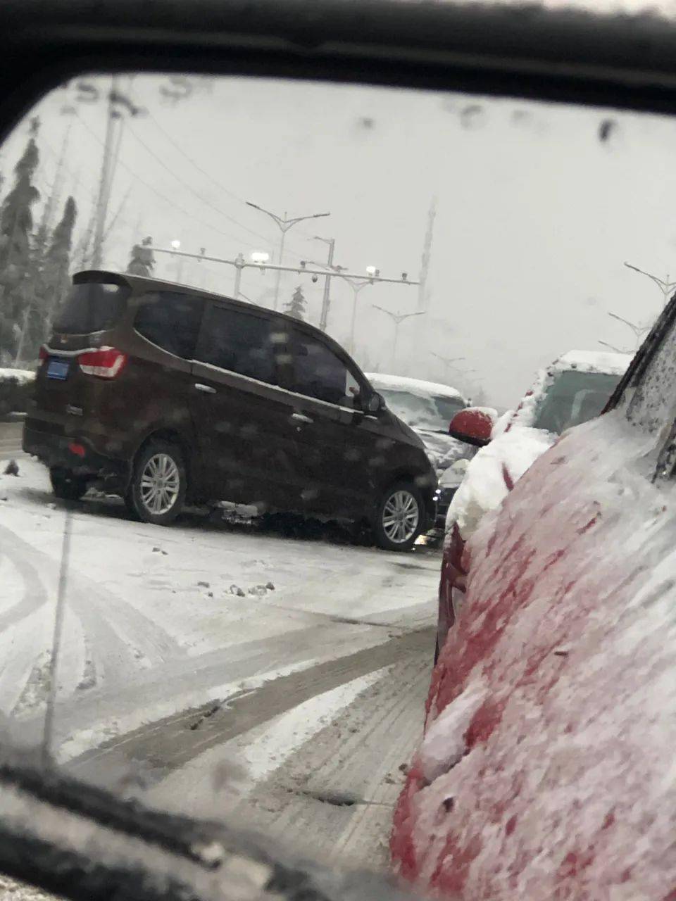 因雨雪极端天气涟水各道路事故不断