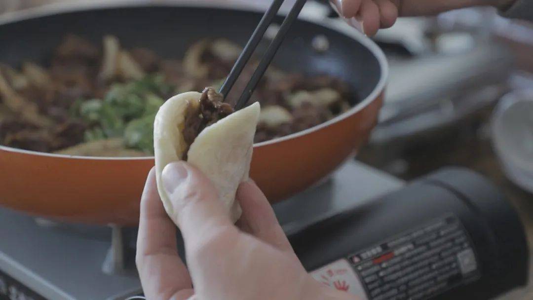 BOB体育app|
《家乡味道》烤牛肉 汆丸子(图1)
